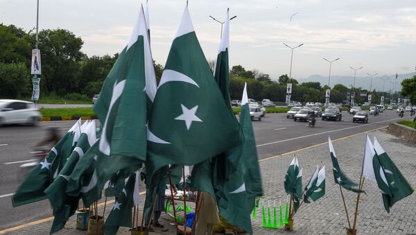 Pakistanske zastave postavljene u Islamabadu povodom nacionalnog praznika nezavisnosti - Sputnik Srbija