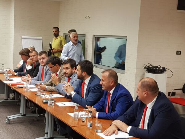 Црногорска опозиција поручила: Без техничке Владе нема избора Црногорска опозиција поручила: Без техничке Владе нема избора - Sputnik Србија