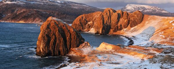 Обала Охотског мора на острву Кунашир Курилског архипелага - Sputnik Србија