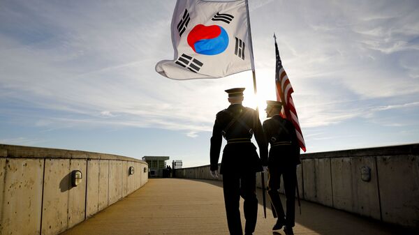 Pripadnici počasne garde Sjedinjenih Američkih Država i Južne Koreje  - Sputnik Srbija
