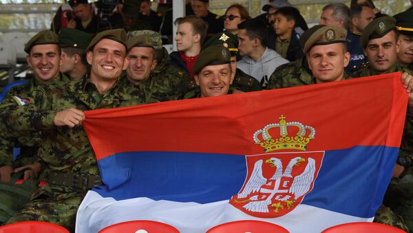 Vojnici ekipe Srbije na tenkovskom biatlonu u okviru Međunarodnih vojnih igara u Rusiji - Sputnik Srbija