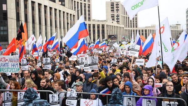 Учесници митинга у Москви - Sputnik Србија
