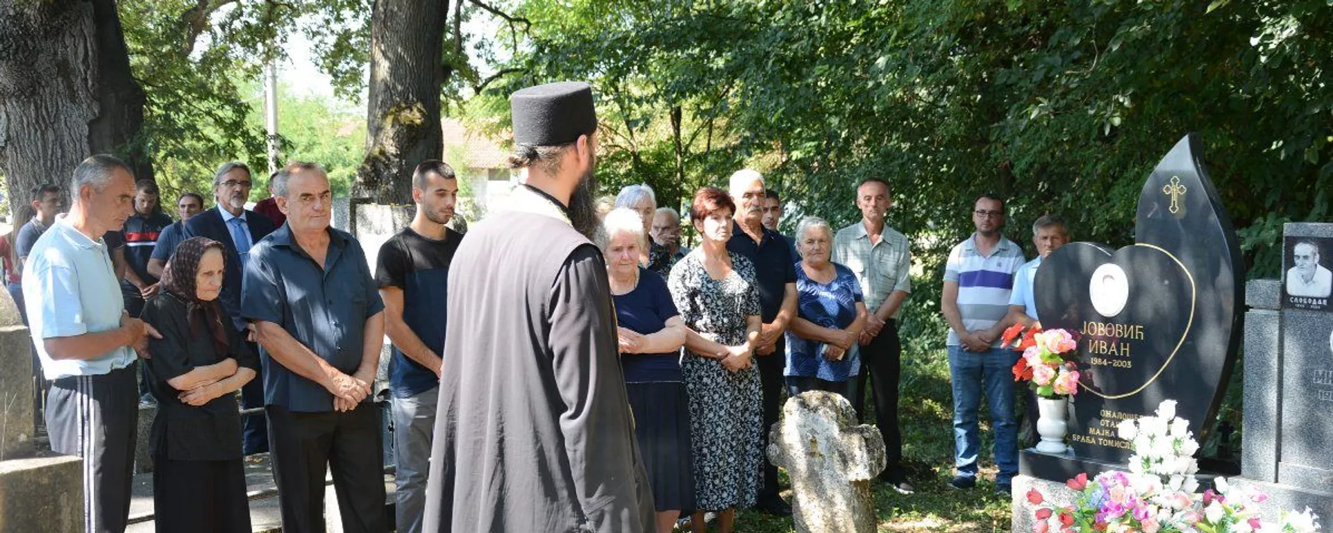 Odavanje pošte žrtvama zločina u Goraždevcu - Sputnik Srbija, 1920, 13.08.2021