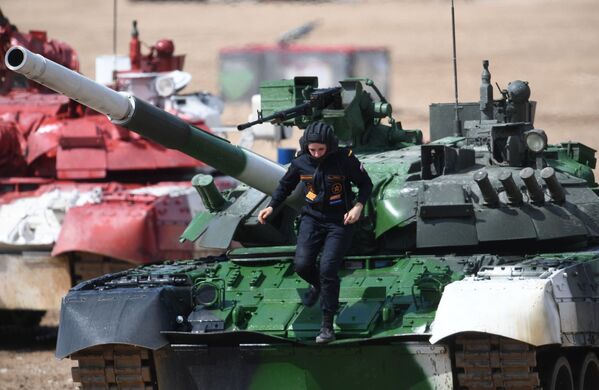 Zvezde tenkovskog biatlona: Žene na Međunarodnim vojnim igrama „Armija 2019“ - Sputnik Srbija