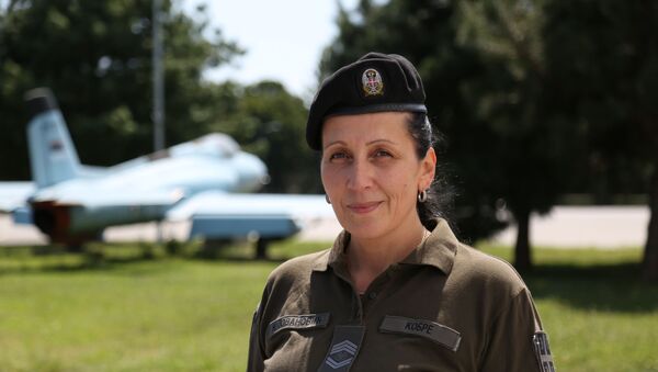 Zastavnik prve klase Nataša Jovanović, pripadnica Bataljona vojne policije specijalne namene Kobre. - Sputnik Srbija