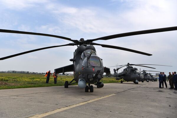 ЕКСКЛУЗИВНО: Хеликоптери Ми-35М слетели у Београд ЕКСКЛУЗИВНО: Хеликоптери Ми-35М слетели у Београд - Sputnik Србија