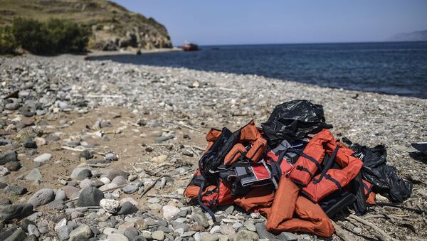 Прслуци за спасавање пронађени на обали Лезбоса - Sputnik Србија