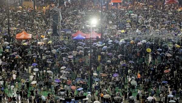 Демонстранти у парку Викторија у Хонгконгу - Sputnik Србија