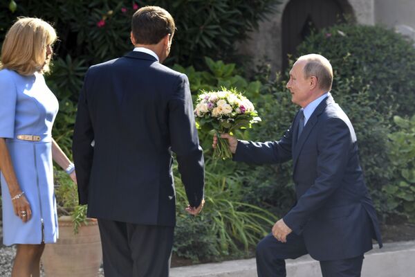 Francuski mediji: Putin je za Makrona uvek bio poseban gost Francuski mediji: Putin je za Makrona uvek bio poseban gost - Sputnik Srbija
