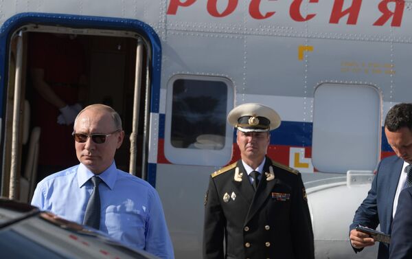 Председник Русије Владимир Путин пре састанка са француским председником Емануелом Макроном - Sputnik Србија