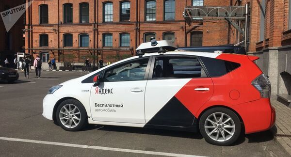 Putin naložio: Postepeno uvesti na puteve automobile sa auto-pilotom - Sputnik Srbija