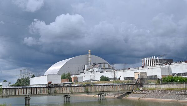 Метална купола покрива реактор нуклеарне електране у Чернобиљу - Sputnik Србија