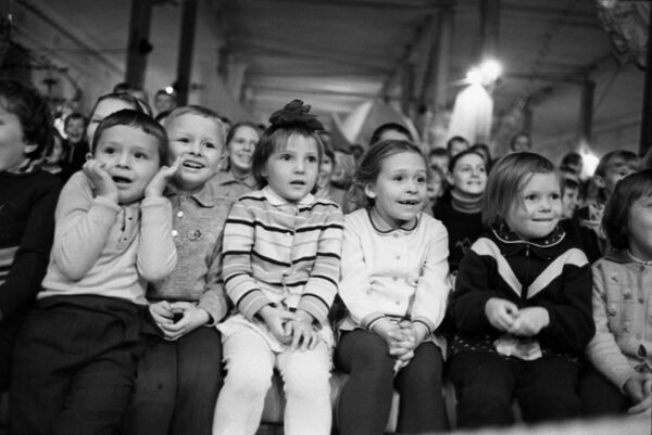 Деца у циркусу „Мањеж“ у Москви, 1969. године - Sputnik Србија