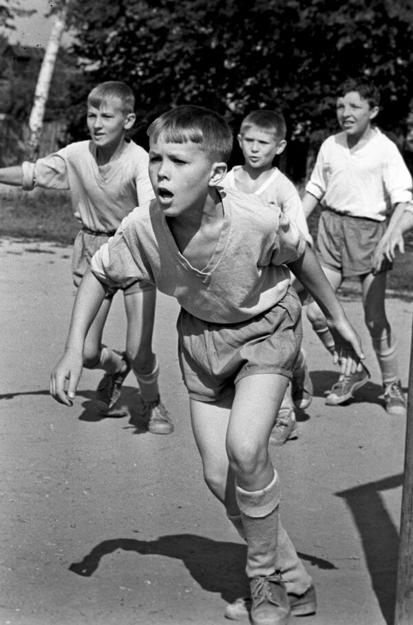 Deca igraju fudbal, 1969. godine. - Sputnik Srbija