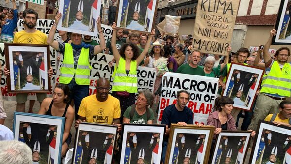 Протестна шетња у француском Бајону - Sputnik Србија