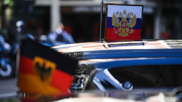 Ruska i nemačka zastava na automobilu predsednika Rusija - Sputnik Srbija