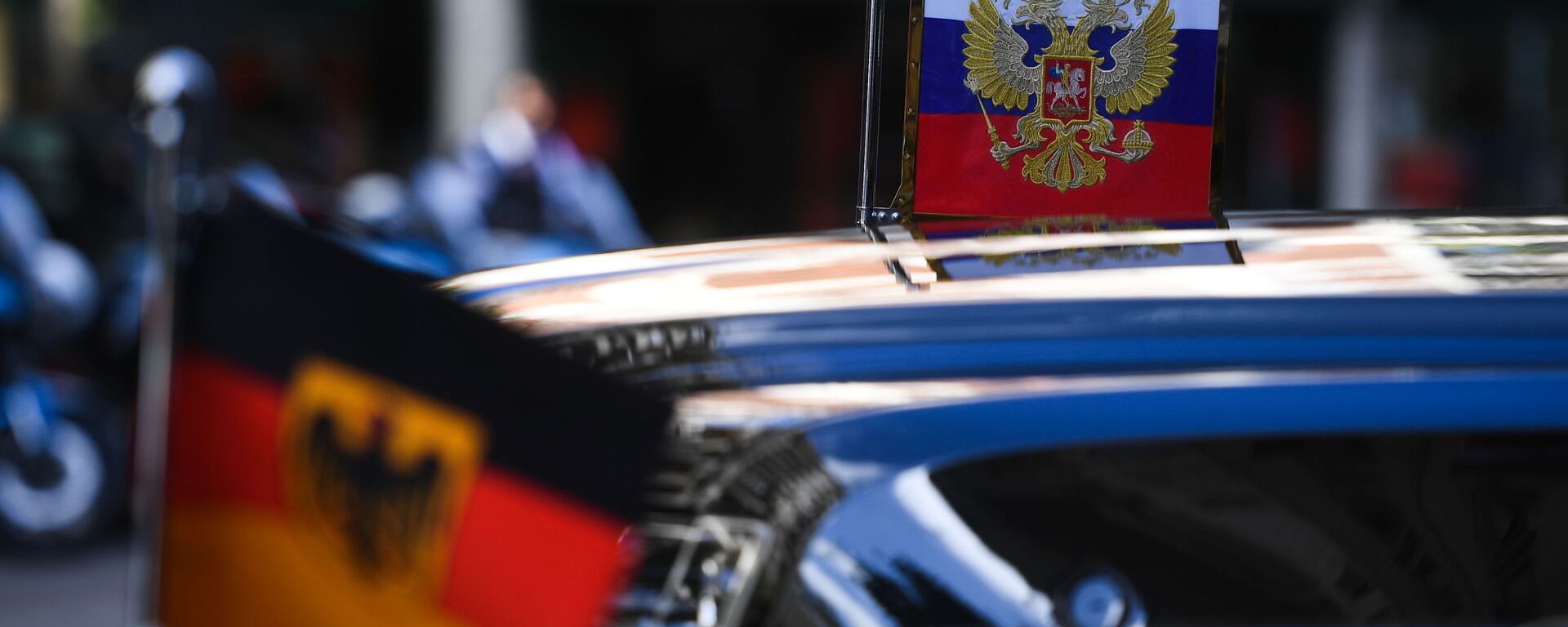 Руска и немачка застава на аутомобилу председника Русија - Sputnik Србија, 1920, 21.04.2022