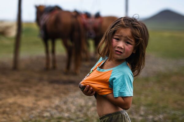 Девојчица у Цонжин-Болдоге, Монголија - Sputnik Србија
