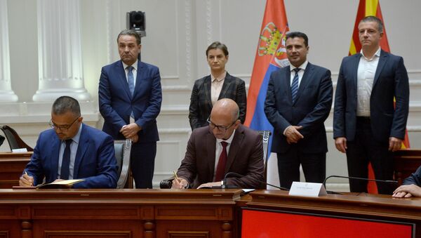 Ana Brnabić i Zoran Zaev na potpisivanju sporazuma dve države - Sputnik Srbija
