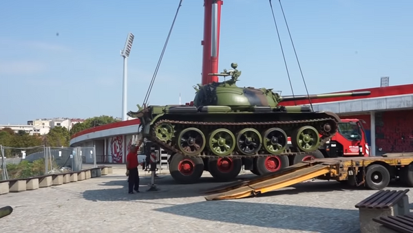 Tenk T -55 ispred stadiona Crvene zvezde - Sputnik Srbija