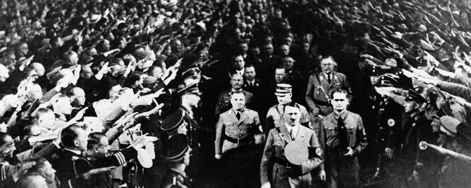 Адолф Хитлер - Sputnik Србија, 1920, 19.04.2020