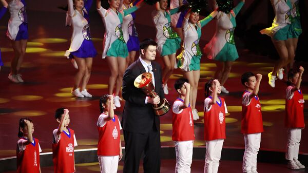 Чувени кинески репрезентативац и некадашњи НБА кошаркаш Јао Минг на церемонији отварања Светског првенства у кошарци - Sputnik Србија