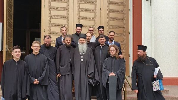 Ispred ruske crkve u San Francisku posle Svete Liturgije na Veliku Gospojinu. - Sputnik Srbija