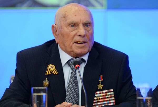 Прича последњег живог црвеноармејца, који је у Другом светском рату био од првог дана - Sputnik Србија