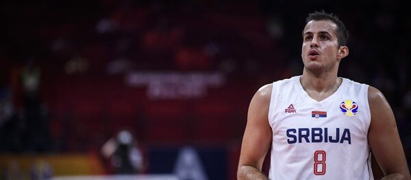 Srpski košarkaš Nemanja Bjelica na utakmici protiv Filipina u Kini Srpski košarkaš Nemanja Bjelica na utakmici protiv Filipina u Kini - Sputnik Srbija