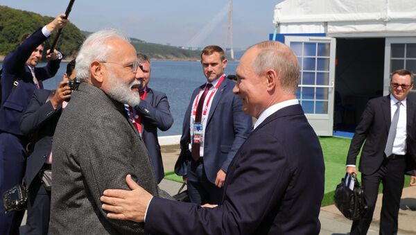 Vladimir Putin i Narendra Modi u Vladivostoku - Sputnik Srbija