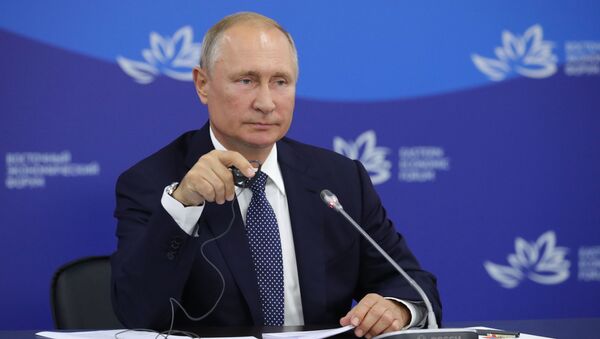 Руски председник Владимир Путин на Источном економском форуму у Владивостоку - Sputnik Србија