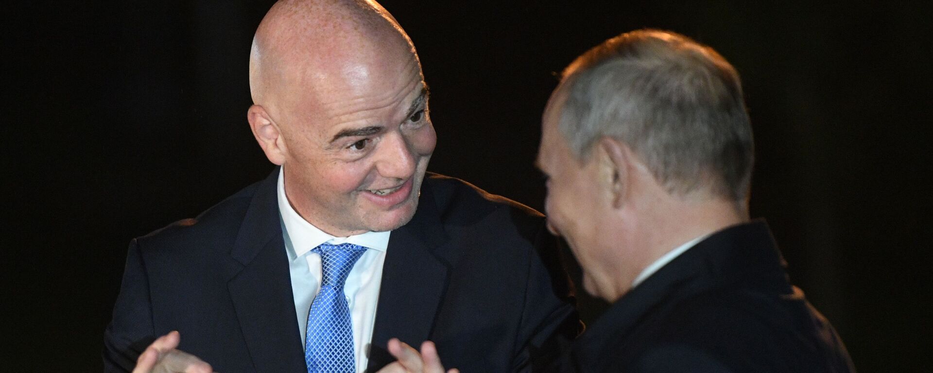 Председник ФИФА Ђани Инфантино и председник Русије Владимир Путин на Петом Источном економском форуму у Владивостоку - Sputnik Србија, 1920, 03.04.2025