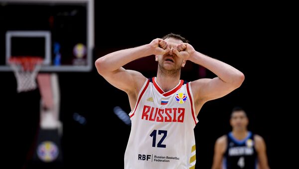 Košarkaš Rusije Andrej Zubkov nakon utakmice protiv Argentine na Svetskom prvenstvu u košarci u Kini - Sputnik Srbija