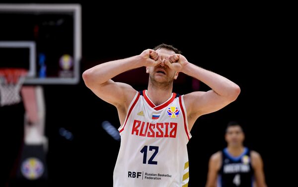 Košarkaš Rusije Andrej Zubkov nakon utakmice protiv Argentine na Svetskom prvenstvu u košarci u Kini - Sputnik Srbija