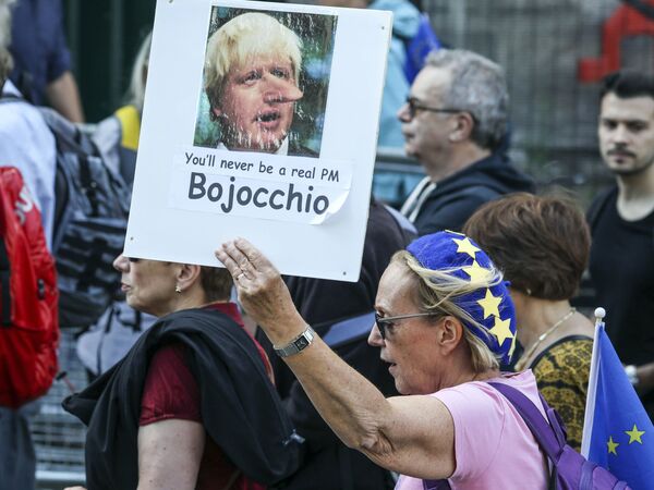 Donji dom Parlamenta Velike Britanije usvojio zakon o odlaganju „bregzita“ - Sputnik Srbija