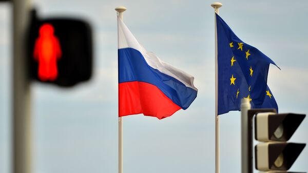 Zastave Rusije i Evropske unije na obali Nice - Sputnik Srbija