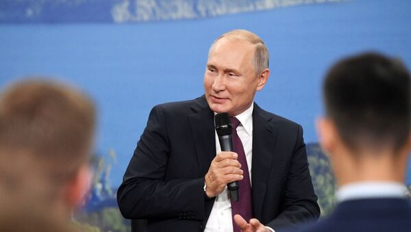 Председник Русије Владимир Путин на Источном економском форуму у Владивостоку - Sputnik Србија
