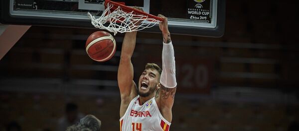 Гиљермо Ернангомез закуцава на мечу против Италије - Sputnik Србија