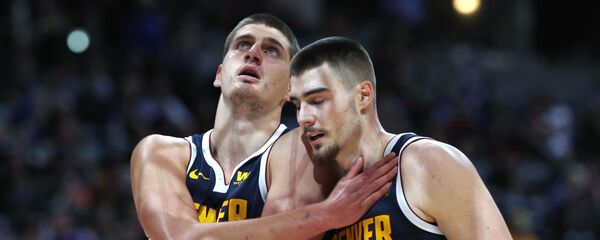 Никола Јокић и Хуанчо Ернангомез Никола Јокић и Хуанчо Ернангомез - Sputnik Србија