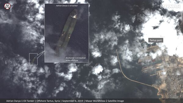 Сателитска слика наводно иранског танкера Адријан Дарја 1 на обали у близини сиријског Тартуса - Sputnik Србија