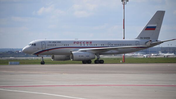 Руски авион Ту-240 са држављанима Русије ослобођеним у оквиру споразума између Москве и Кијева, након слетања на московски аеродром Внуково - Sputnik Србија