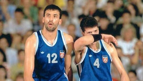 Vlade Divac i Dražen Petrović na Svetskom prvenstvu u Argentini 1990. godine - Sputnik Srbija