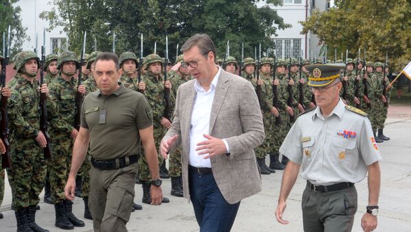 Predsednik Srbije i ministar odbrane Aleksandar Vulin obilaze vojsku  - Sputnik Srbija