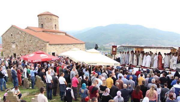 Обележавање јубилеја испред цркве Светих апостола Петра и Павла код Новог Пазара - Sputnik Србија
