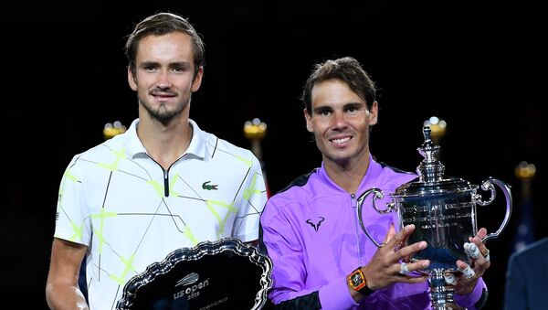 Teniseri Danil Medvedev i Rafael Nadal na dodeli trofeja nakon filnalnog meča turnira Ju-Es open u Njujorku - Sputnik Srbija