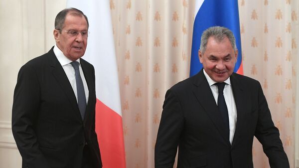Ministar spoljnih poslova Rusije Sergej Lavrov i ministar odbrane Sergej Šojgu - Sputnik Srbija