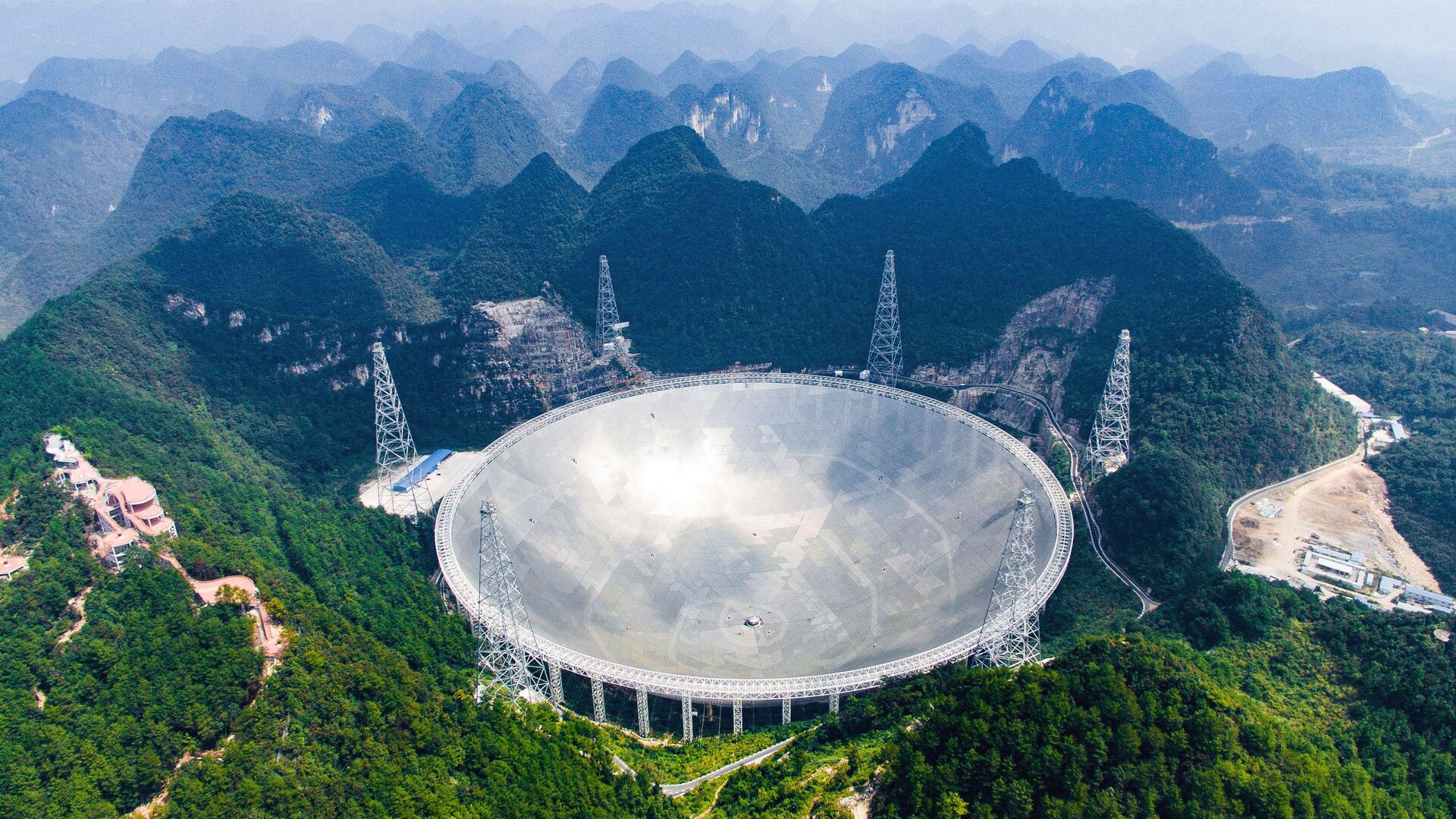 Najveći na svetu radio-teleskop FAST u južnoj Kini - Sputnik Srbija, 1920, 07.01.2022