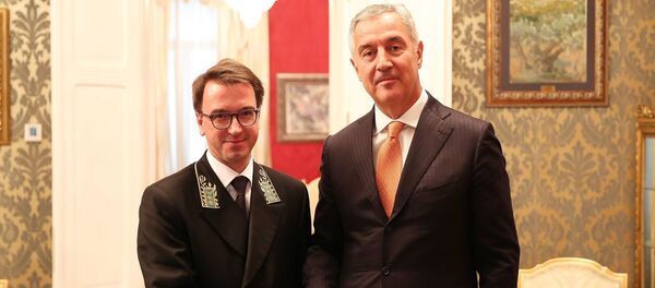 Predsednik Crne Gore Milo Đukanović primio je akreditive novoimenog ambasadora Ruske Federacije u Podgorici Vladislava Maslenikova Predsednik Crne Gore Milo Đukanović primio je akreditive novoimenog ambasadora Ruske Federacije u Podgorici Vladislava Maslenikova - Sputnik Srbija