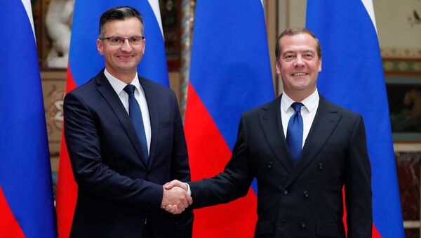 Премијер Русије Дмитриј Медведев са премијером Словеније Марјаном Шарецом - Sputnik Србија