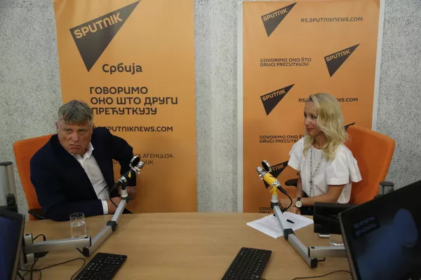 Лазански за Спутњик: Србија са Русијом вежба на С-400, а са НАТО вежба у чамцима (видео) Лазански за Спутњик: Србија са Русијом вежба на С-400, а са НАТО вежба у чамцима (видео) - Sputnik Србија
